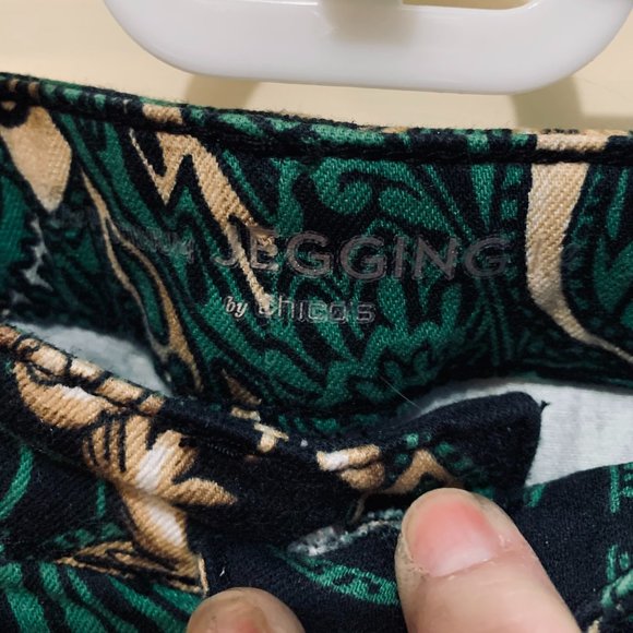 Paisley Jeggings by Chico's in Black, Gold and Green - Size 2 - Picture 5 of 7